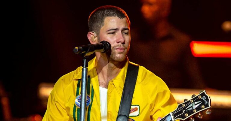 Nick Jonas Spooked by Laser Pointer During Jonas Brother Concert