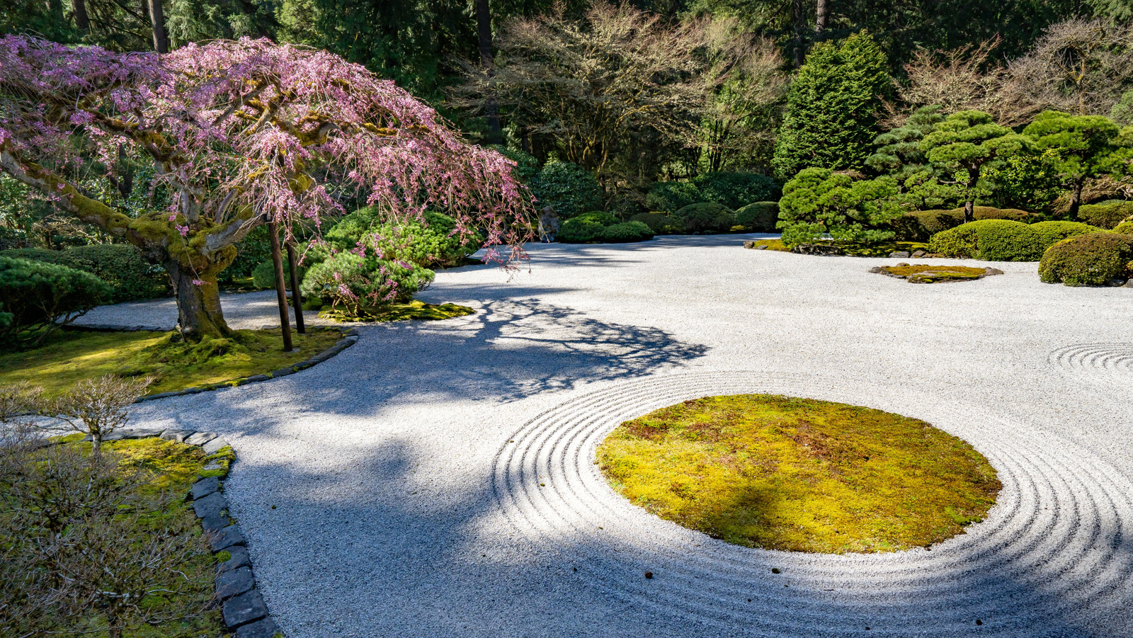 Where To Find The Best Deals On Pea Gravel To Perfect Your Landscape On A Budget – House Digest